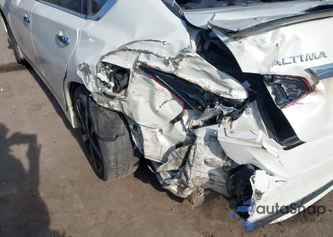 2017 Nissan Altima 2.5 Sr z USA, uszkodzony, nr VIN 1N4AL3AP8HC228563